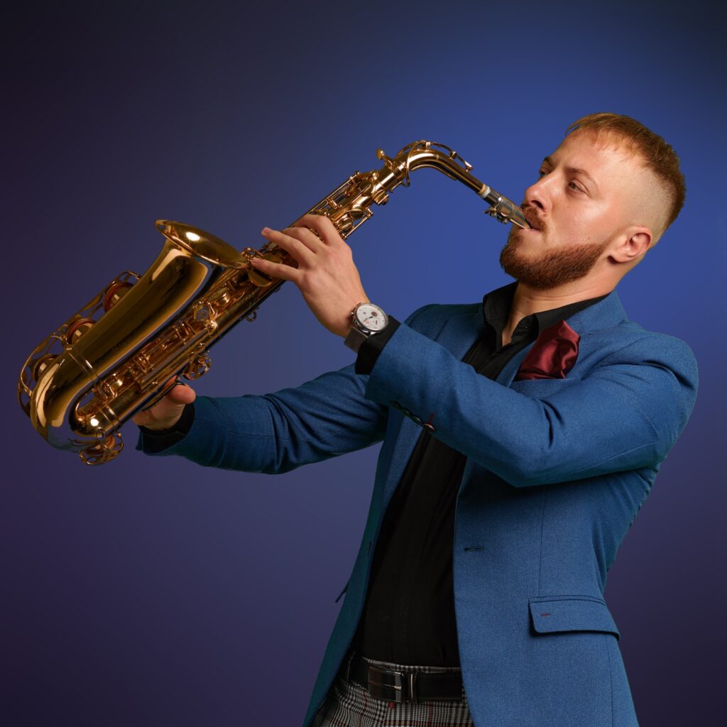 Edward - Saxofon Live Nunta - Formatii Nunta Bucuresti - Petreceri Private - Evenimente Corporate - Trust Music Events