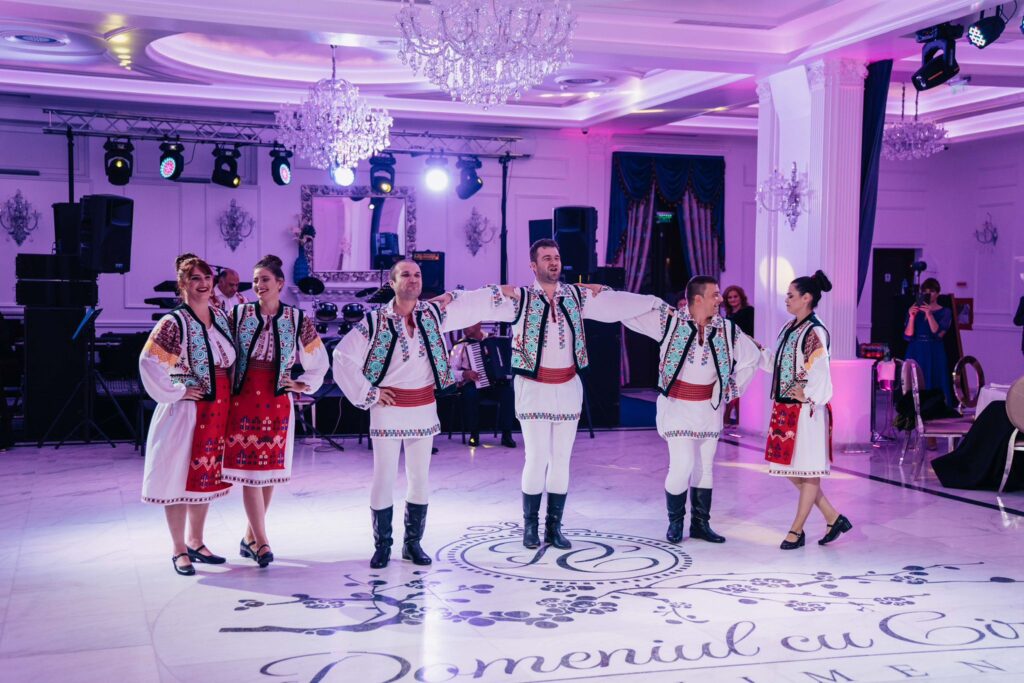 Ansamblu Folcloric Doina Dunarii Spectacol Dansuri Traditionale Nunta