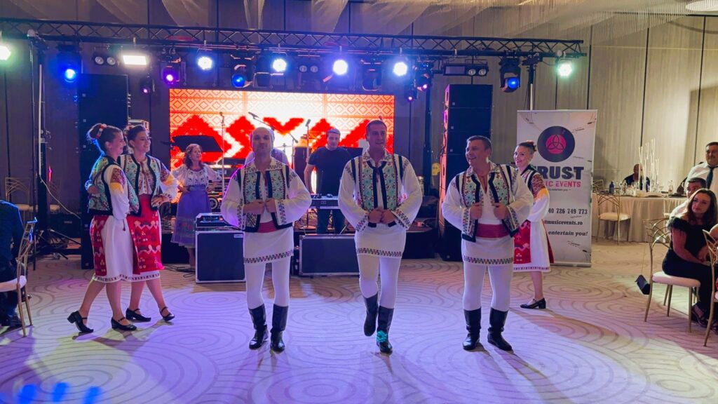 Ansamblu folcloric dansuri traditionale nunta Bucuresti
